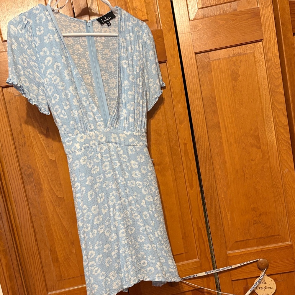 Lulus  Light Blue Floral Plunge V Mini Dress size Medium